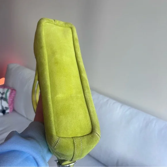 A055-9363 Coach SoHo rare Lime Green Shoulder Bag - Picture 3 of 8